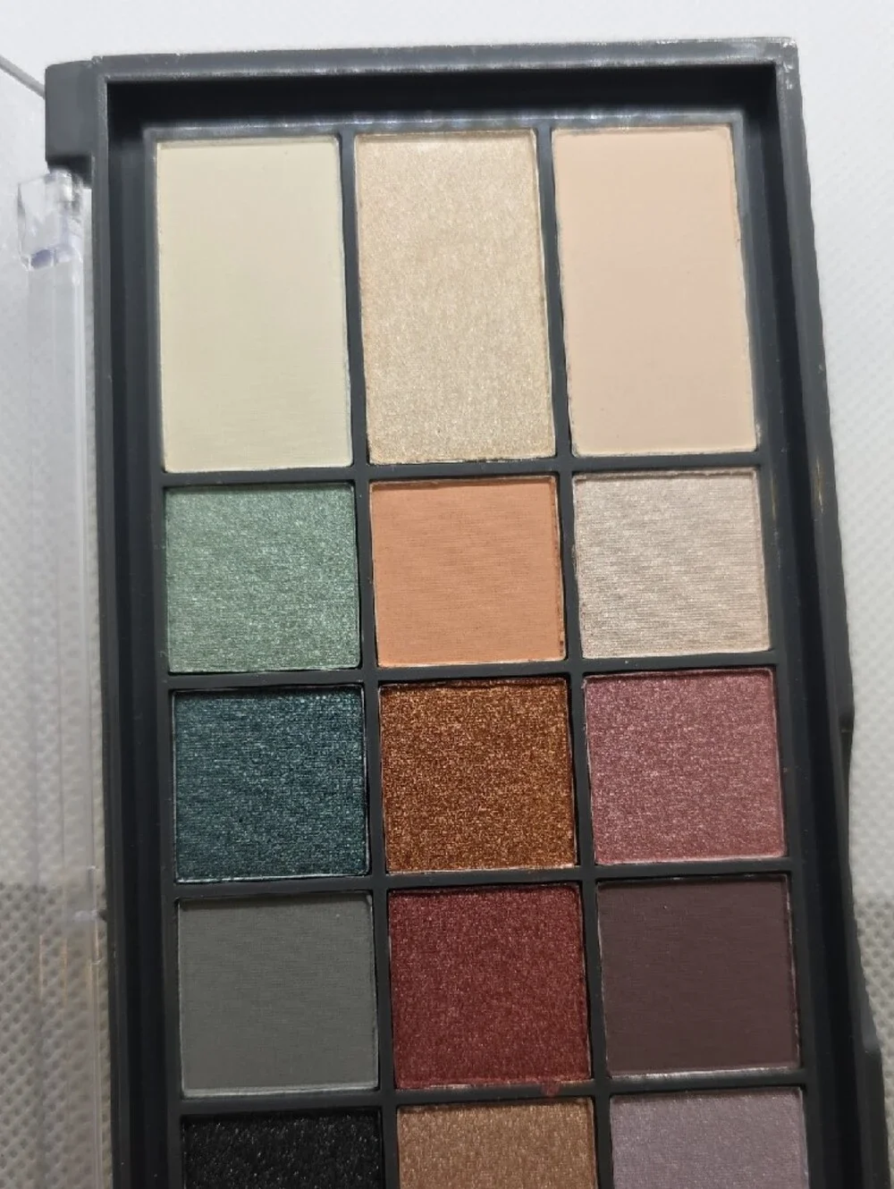 Ulta Beauty 18 Eyeshadow Palette in Blue, Green, Purple, Brown & Peach Tones NEW